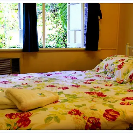 Coral Lodge Bed And Breakfast Inn-3